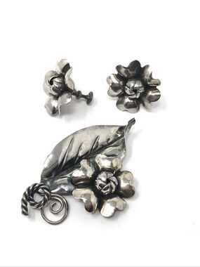 Mid-century sterling silver 3D floral brooch and screwback earrings set
